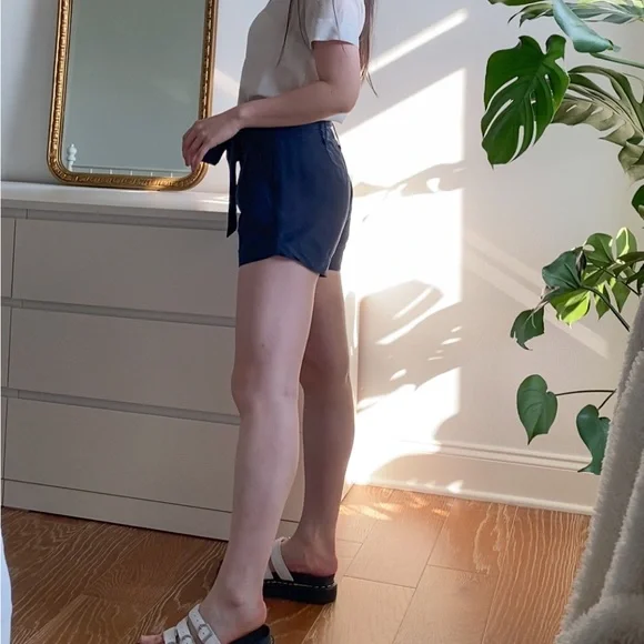 AEO Navy Blue High Waisted Paperbag Shorts - Picture 3 of 10